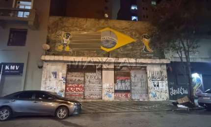 Prédio Comercial para alugar na Santa Efigênia. Com 750 m², 10 banheiros e 2 salas.