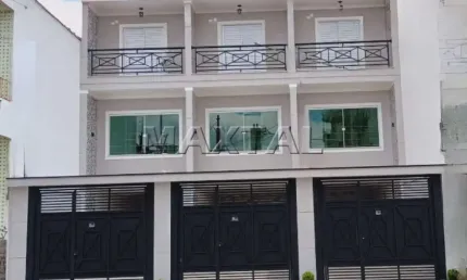 Sobrado à venda no Tucuruvi, de 122m², 3 dormitórios e área com churrasqueira.
