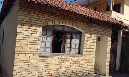 Casa à venda, com 150m² com 3 dormitórios e 2 vagas, próximo a 13ª Delegacia.