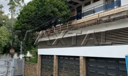 Sobrado em condomínio fechado no Jardim São Bento , com 3 quartos, 2 salas, 4 banheiros  e 5 vagas.
