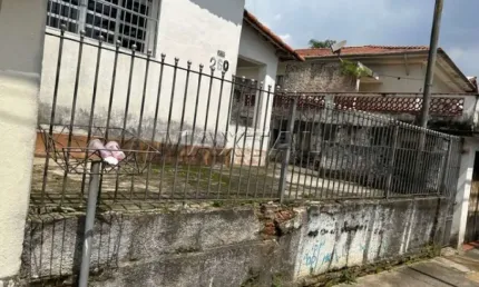 Terreno com 713m² ,possuí 14,25 x 50 com 3 casas,  no bairro do tremembé, em ótima localização!