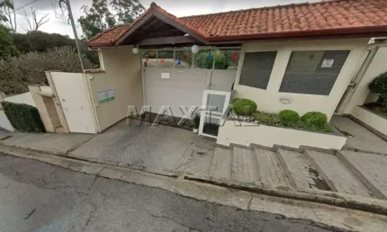 Casa com 150m², 03 dormitórios com armários, 01 suíte, cozinha planejada e 02 vagas.