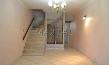 Sobrado na vila mazzei com 137m², com 3 dormitórios, 3 banheiros, 3 vagas e com pequena  piscina.