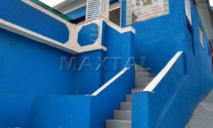 Casa comercial com 196m², sendo dividida em: 1 casa, 1 pizzaria, 1 restaurante e 1 Salão.