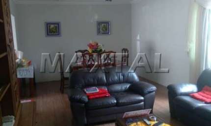 Casa Térrea, com 211 m2, com 3 dormitórios, 2 suites,  2 banheiros, 1cozinha, 2 vaga.