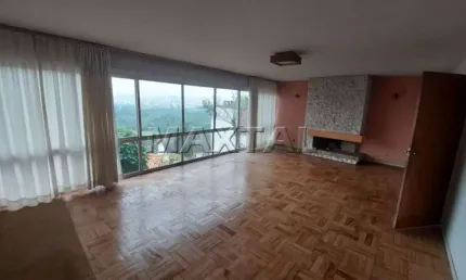 Sobrado à venda de 240m², com 3 quartos e 4 banheiros, no  Jardim São Bento.