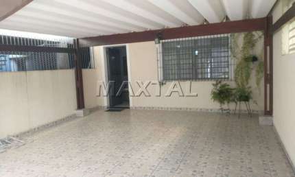Venda de sobrado com 121m² com 3 dormitórios, 1 suíte, 2 salas, 2 banheiros e 2 vagas na garagem.