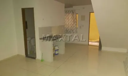 Kitnet para alugar na casa verde, na parte térrea do condomínio, com 20m².