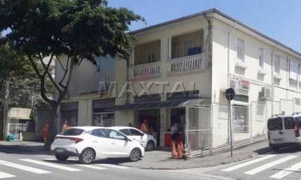 Prédio comercial na Avenida Mazzei com 426m², com 4 banheiros e 8 vagas.