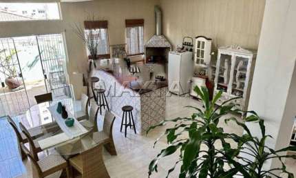 Casa de Condomínio, 3 suítes, 4 banheiros e 6 vagas, no bairro de  Santana.
