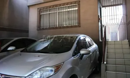 Sobrado  vende  com  2  dormitórios, 1  suíte,2 banheiros ,cozinha, e  2  vagas  de  garagem