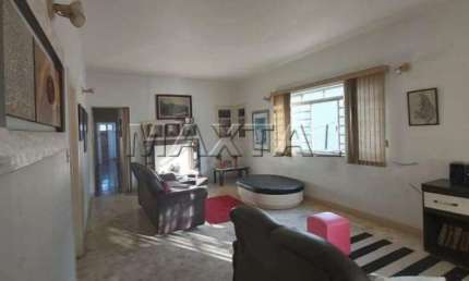 Casa na Zona Norte, no Jardim São Paulo, 6 Dormitórios sendo 1 Suíte, 8 Vagas com  320m².