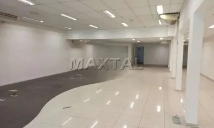 Prédio comercial para locação na parada inglesa, com 10 vagas, salas e salão amplo.