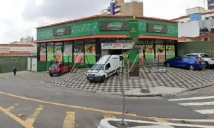 Prédio comercial com renda à venda na água fria, de 350m² de área construída.