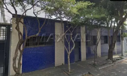 Galpão comercial  à venda no Jardim São Paulo, com 1100m² de área útil, 4 salas e 5 vagas.