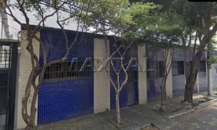 Galpão comercial para locação no Jardim São Paulo, de 1100m² de área útil, 4 salas e 5 vagas.