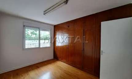 Sobrado comercial com 3 andares em plena rua nunes garcia, com 4 quartos, 3 salas, 5 banheiros .