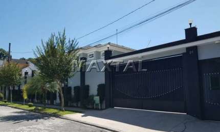 Casa em condomínio com 220m², 3 Dormitórios, 3 Suítes, 4 Banheiros e 3 Vagas.