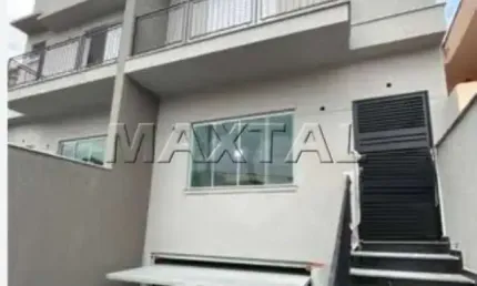 Sobrado novo à venda com 3 Dormitórios sendo 1 suíte e 6 vagas, na Santa Terezinha.