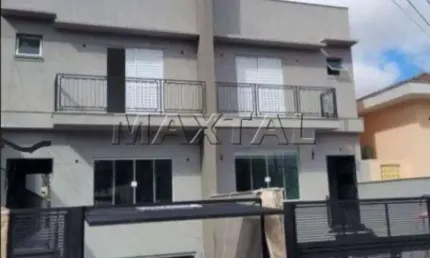 Sobrado novo com 3 Dormitórios  sendo 1 suite, 3 Pavimentos, 6 vagas por baixo na Santa Terezinha