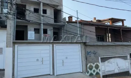 Sobrado novo de 3 dormitórios com 3 suítes e 4 vagas de garagem, na Vila Ede!