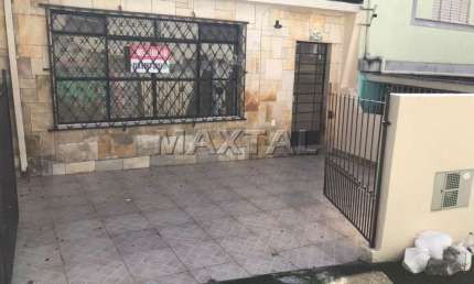 Casa no Jardim São Paulo com 136m², com 2 dormitórios, 1 Banheiro e 1 Vaga.