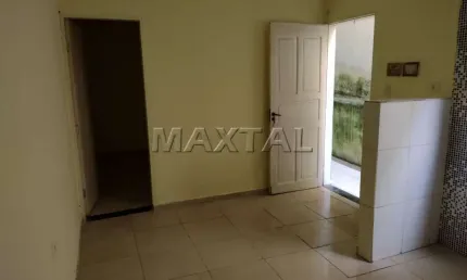 Casa à venda de 58m², com 2 dormitórios, sala e cozinha conjugadas e lavanderia, na Vila Gustavo.