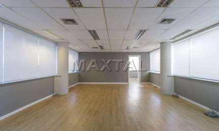 Andar comercial  no Jardim Paulista de120 m² área útil, 186 m² área total sendo 1 por andar.