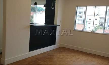 Apartamento em Santana, de 80 m² de 3 quartos, sendo 1 suíte, cozinha americana com cooktop e forno.