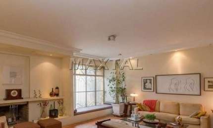 Sobrado de  320m² , Brooklin Paulista, 4 dormitórios, 03 vagas, 3 banheiros, 1 sala ampla