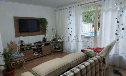 Casa à venda, no Parque Mandaqui, 190m² com 3 suítes, churrasqueira, piscina e 4 vagas.