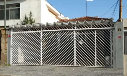 Casa à Venda 3 dormitórios sendo 1 suíte, 2 banheiros, quintal churrasqueira e 3 vagas na Água Fria.