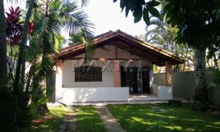 Casa à venda na Praia de Boraceia, à 350m da praia com  450m² de terreno e 150m² construida.