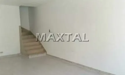 Sobrado à Venda em Santana, 2 dormitórios,1 sala,1 cozinha, 2 banheiros, quintal pequeno e 1 vaga.