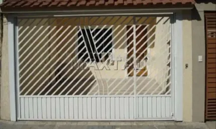 Sobrado de 100m², três dormitórios, sendo uma suíte, dois banheiros, um lavabo,uma vaga de garagem,
