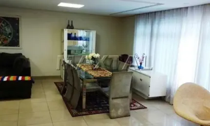 Casa a venda no Jardim França, 450 m², 5 dormitórios, 4 suítes, 7 vagas.