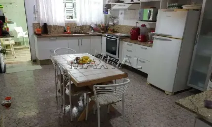 Sobrado à venda, com 146m² no Jardim França. Com 2 dormitórios, sala e 2 vagas.