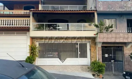 Sobrado com 3 dormitórios, 2 banheiros, 2 vagas de  garagem, 135 metros, vila francos.