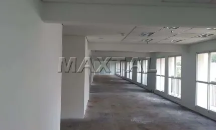 Conjunto comercial, 107m2 área util., sendo3  salas, 3 banheiro e 3 vagas,  são salas unificadas, la
