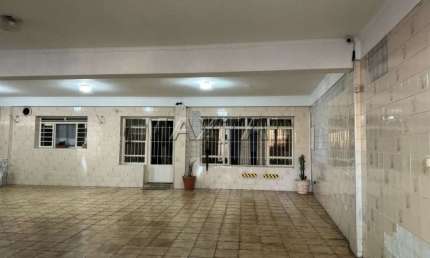 Sobrado à venda de 306m². Com 2 suítes, 5 banheiros com box e 5 vagas, na Casa Verde.