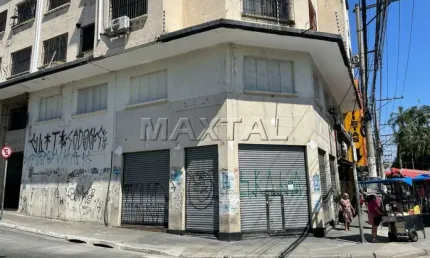 Loja de esquina na Penha, com 160m² mais estoque com total 340m², 2 vitrines, na Zona Leste.