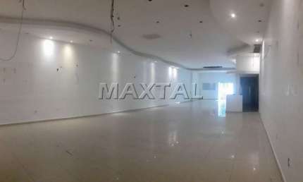 Salão com dois pisos no Tatuapé com 290m² de construção e 145m² de terreno.
