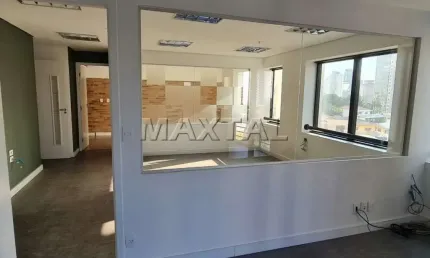 Conjunto comercial à venda, de 78m². Com 2 salas, e elevador, em Santana.