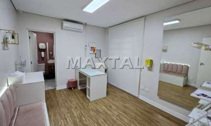 Casa comercial 250m², 6 salas, 5 banheiros, 2 vagas, com acessibilidade, próximo a Brás Leme.