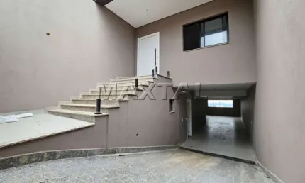 Sobrado com 362m², 4 dormitórios, 1 suíte e 6 vagas, próximo a Paródia Pedro Apóstolo.