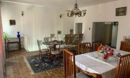Casa em Rua Fechada com 3 Dormitórios, 1 Suíte, 2 Banheiros e 2 Vagas, no Bairro Santa Teresinha.