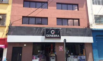 Prédio comercial no Centro de São Paulo com 1.000m² com 3 salas e 8 banheiros.