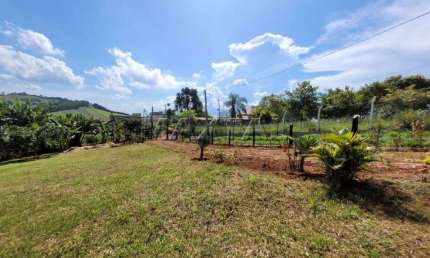 Chácara à venda em Socorro, terreno com 2000m², casa com 90m², 4 dormitórios e com poço cipira.