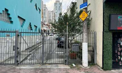 Casa à venda em Vila Particular em Santana, entrada pela Rua Dr. César à  400 metros do Metrô.