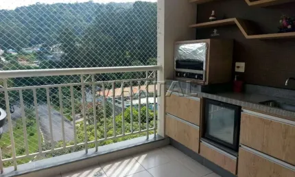 Apartamento com três dormitórios, dentro do Parque Itaguaçu, sala ,cozinha ,uma suíte e duas vagas.